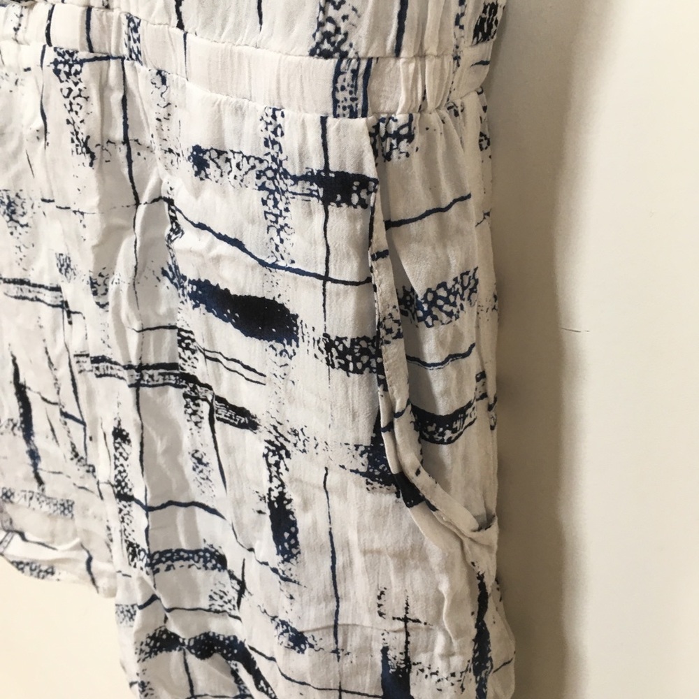Patterned Romper - Picture 3 of 3